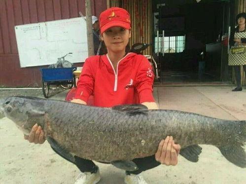 她是垂钓的神,探寻自然与心灵的和谐共鸣